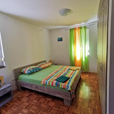 Apartament Omisalj Exterior photo